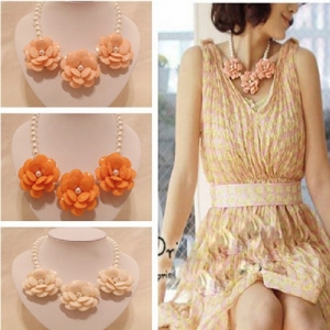 Beautiful Big Resin Flower Pearl Chain Statement Necklace